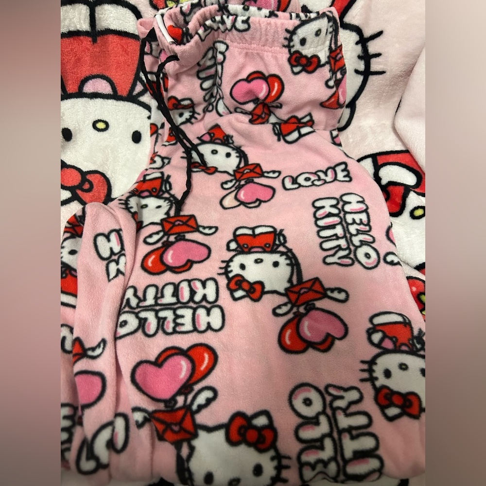 Hello kitty PJS - Picture 4 of 4